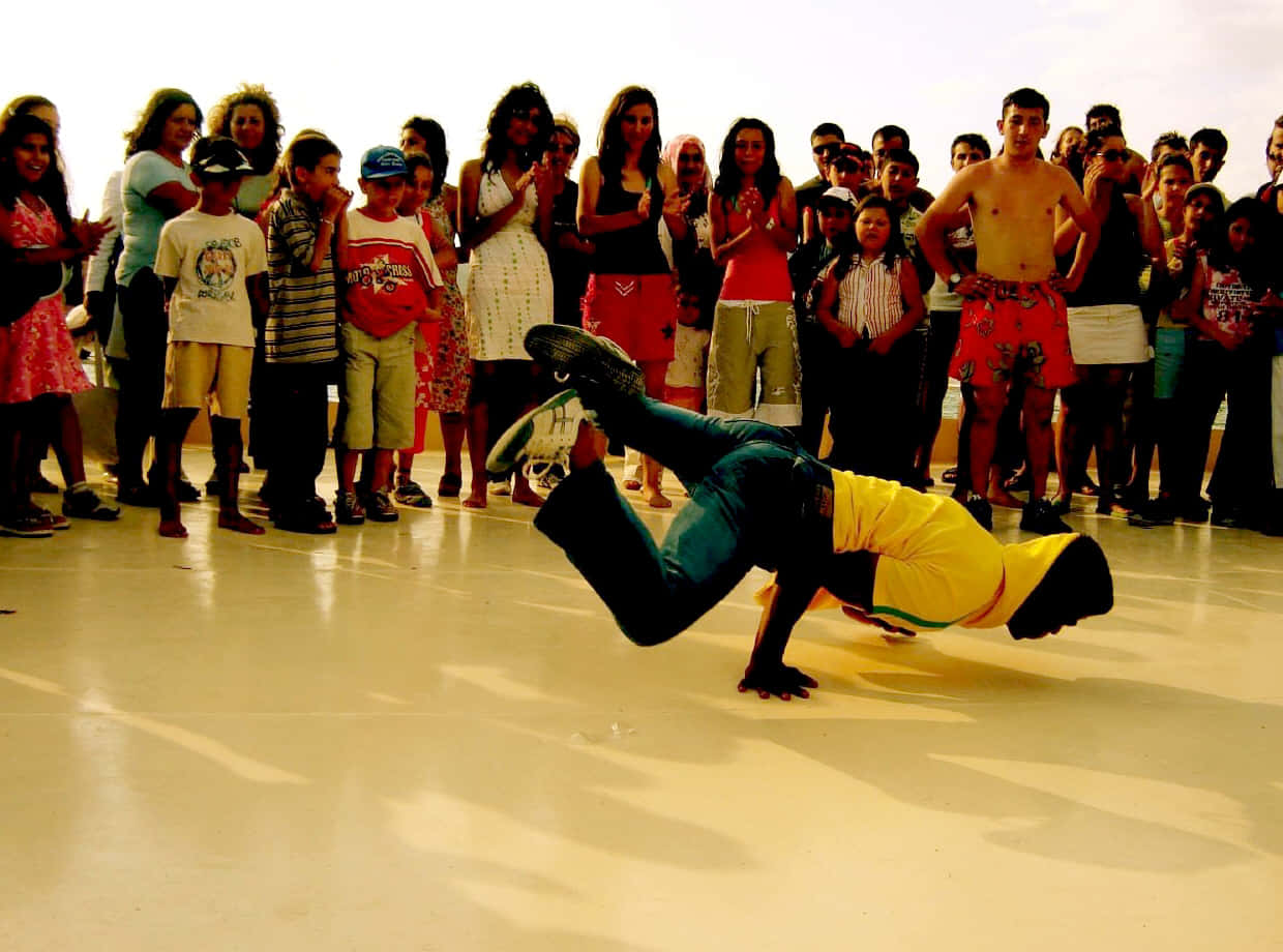 Street Breakdance Performance.jpg Wallpaper