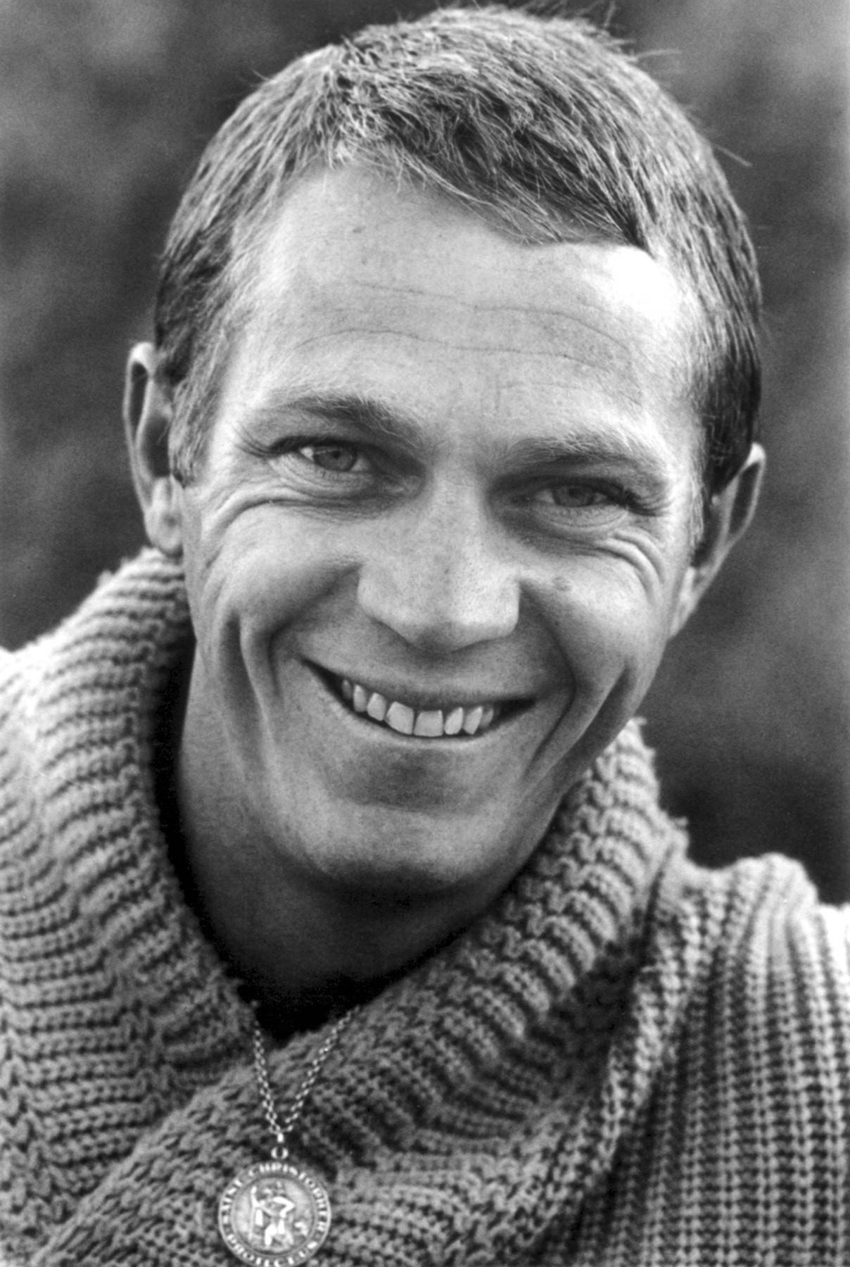 Striking American Actor Steve Mcqueen Closeup Angle Shot Wallpaper