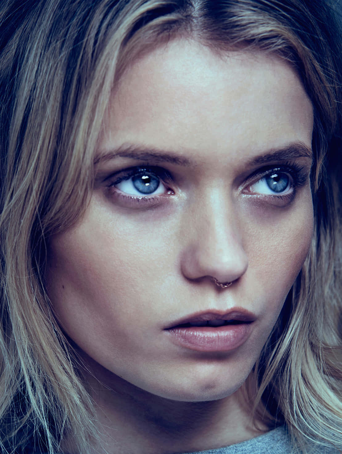 Stunning Abbey Lee Kershaw In Her Dynamic Style Wallpaper