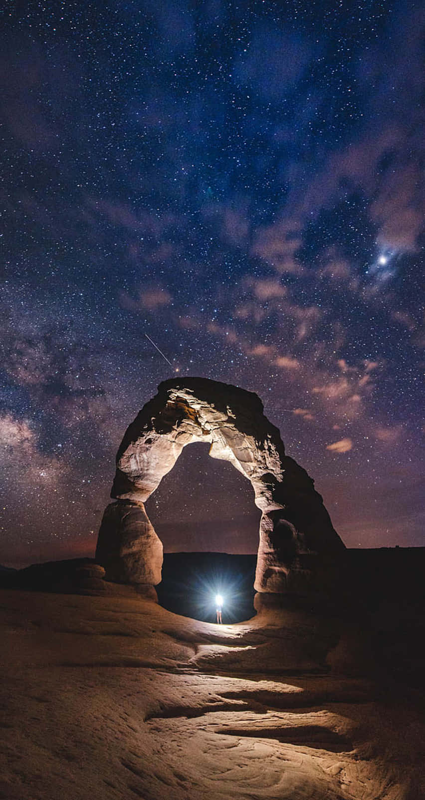 Stunning Dusk View Of Delicate Arch Wallpaper