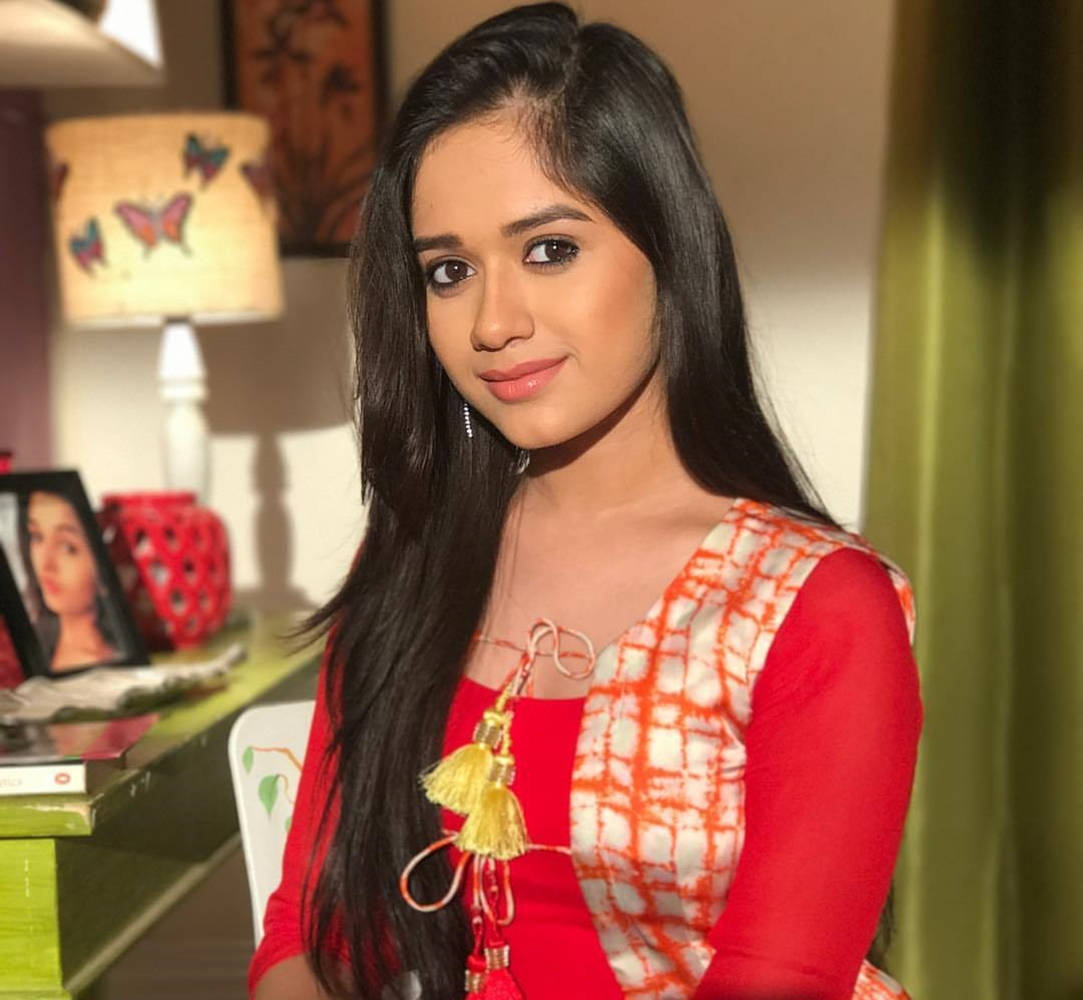 Stunning Jannat Zubair Flaunting Her Grace In Traditional Indian Attire Wallpaper