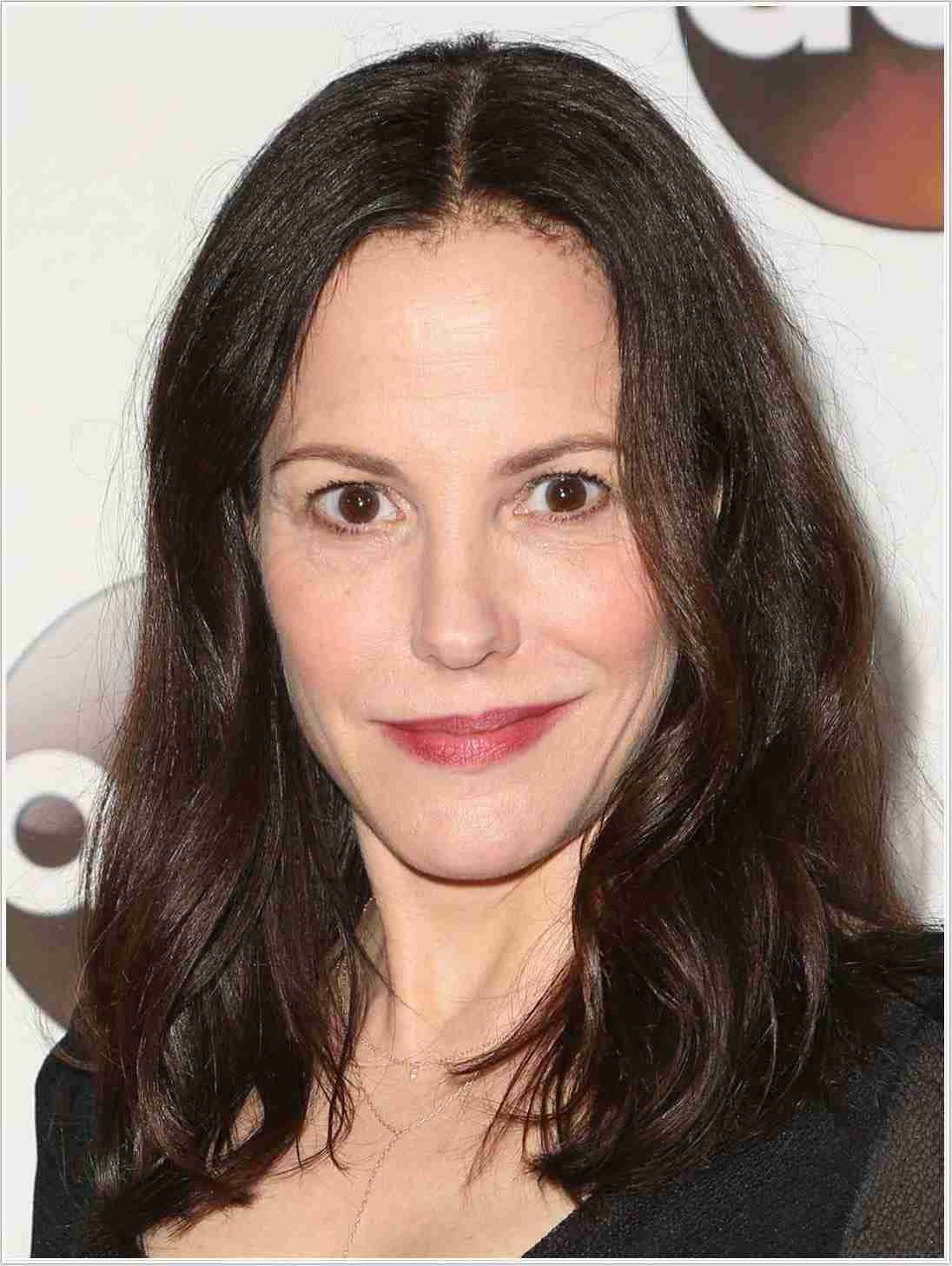 Stunning Mary Louise Parker Portrait Wallpaper