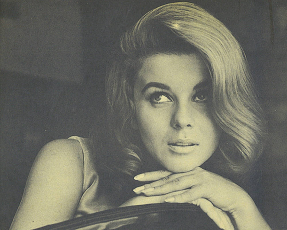 Swedish American Celebrity Ann Margret Closeup Shot Wallpaper