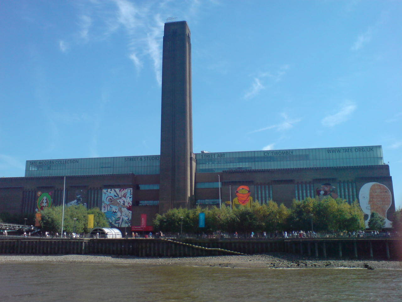 Tate Modern With Clear Blue Sky Wallpaper