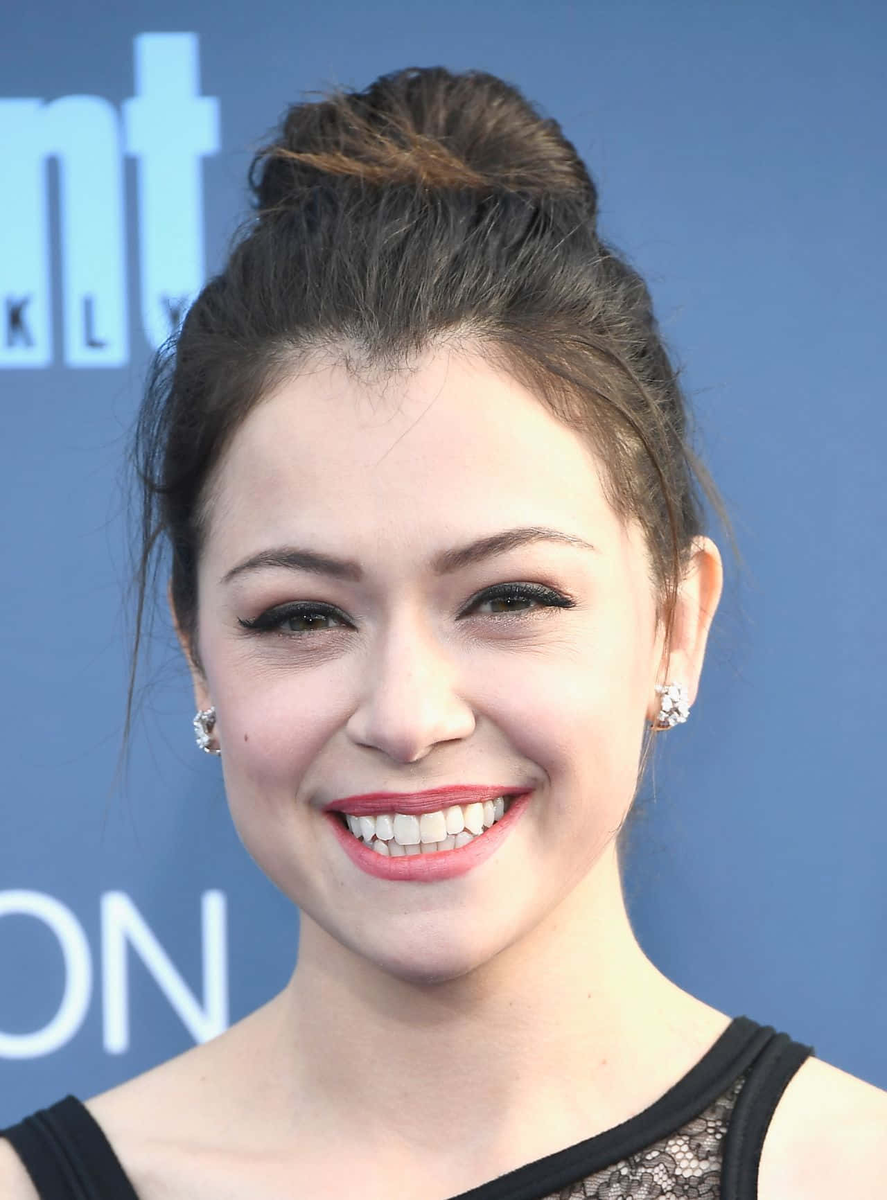 Tatiana Maslany Smiling Red Carpet Event Wallpaper