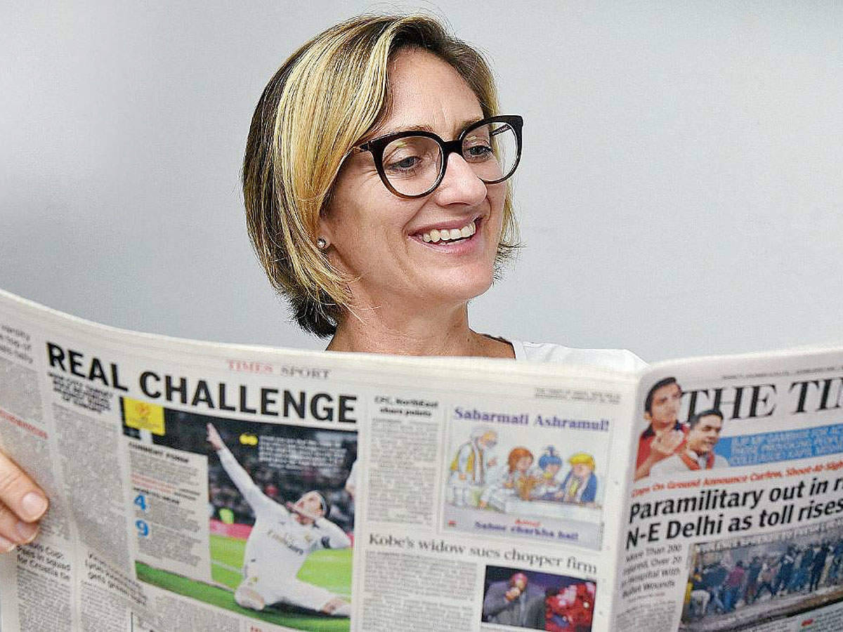 Tennis Legend Mary Pierce Reading Newspaper Wallpaper