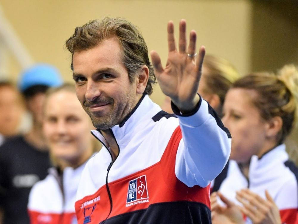 Tennis Star Julien Benneteau Waving At The Camera Wallpaper