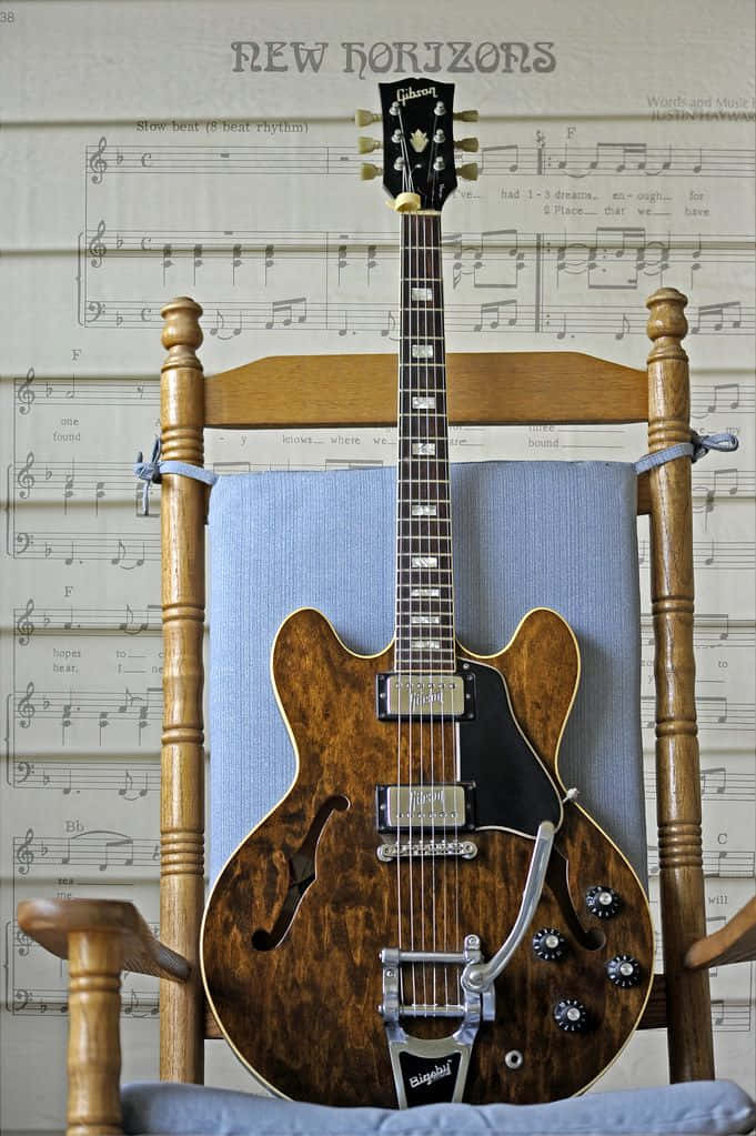 The Classic Gibson 335 Electric Guitar In Vintage Sunburst Wallpaper