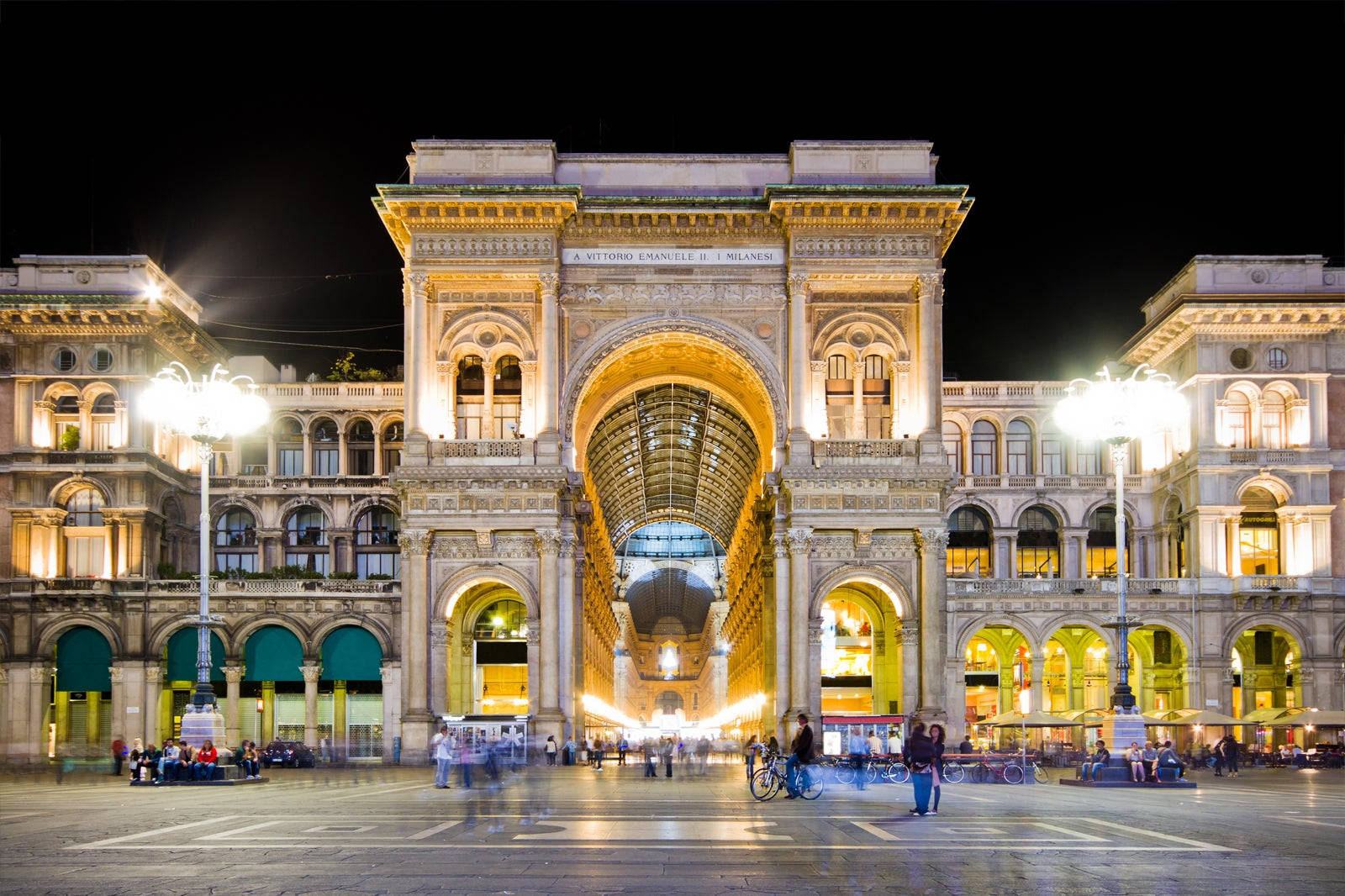 The Exterior Of Galleria Vittorio Emanuele Ii In Milan Wallpaper