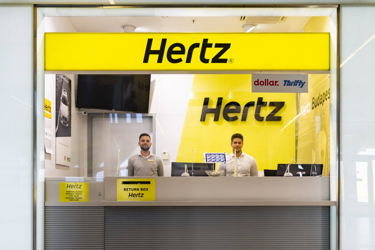 Thrifty Logo At Hertz Car Rental Wallpaper