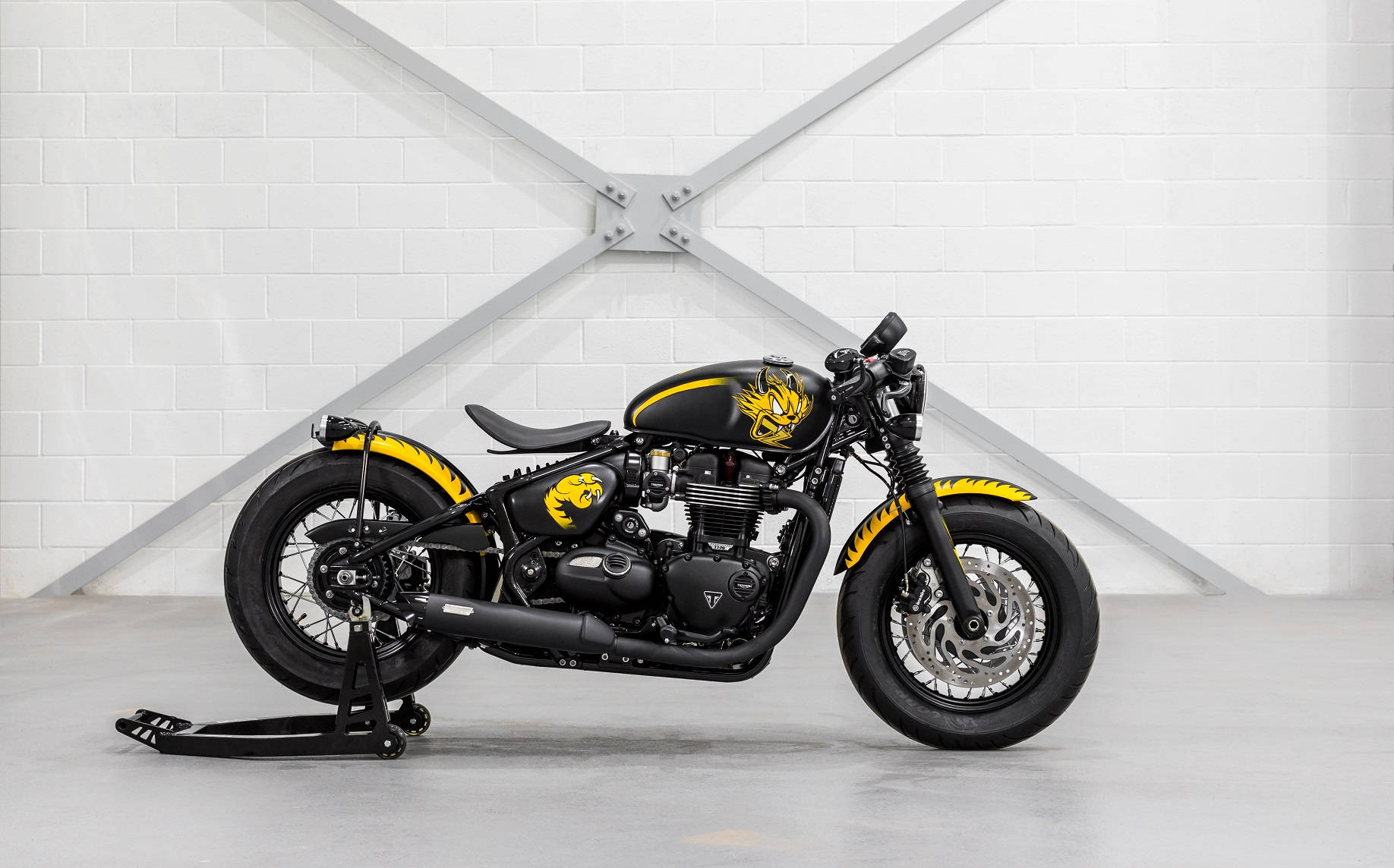 Tiger Black Bobber Triumph Bonneville Custom Wallpaper