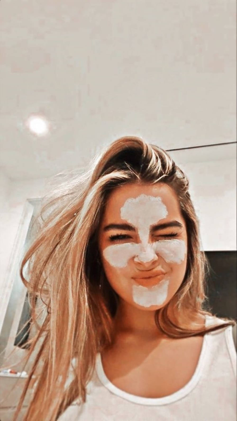 Tiktok Star Addison Rae Pfp Pouty Lips Wallpaper