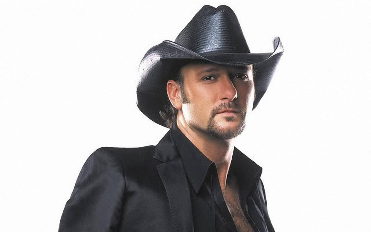 Tim Mcgraw On Plain White Background Wallpaper