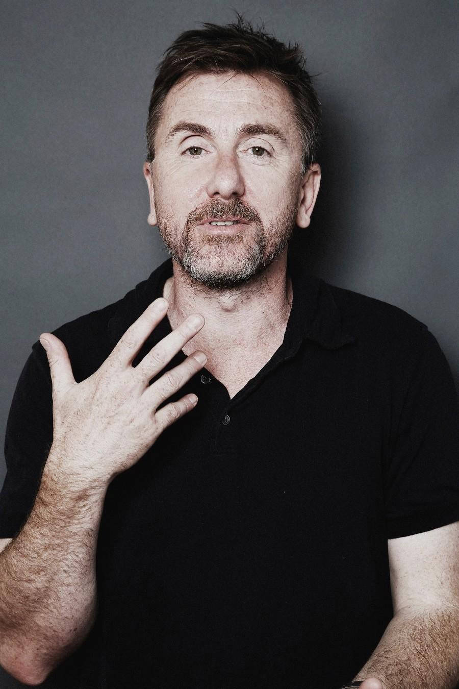 Tim Roth Fanning Himself Portrait Wallpaper