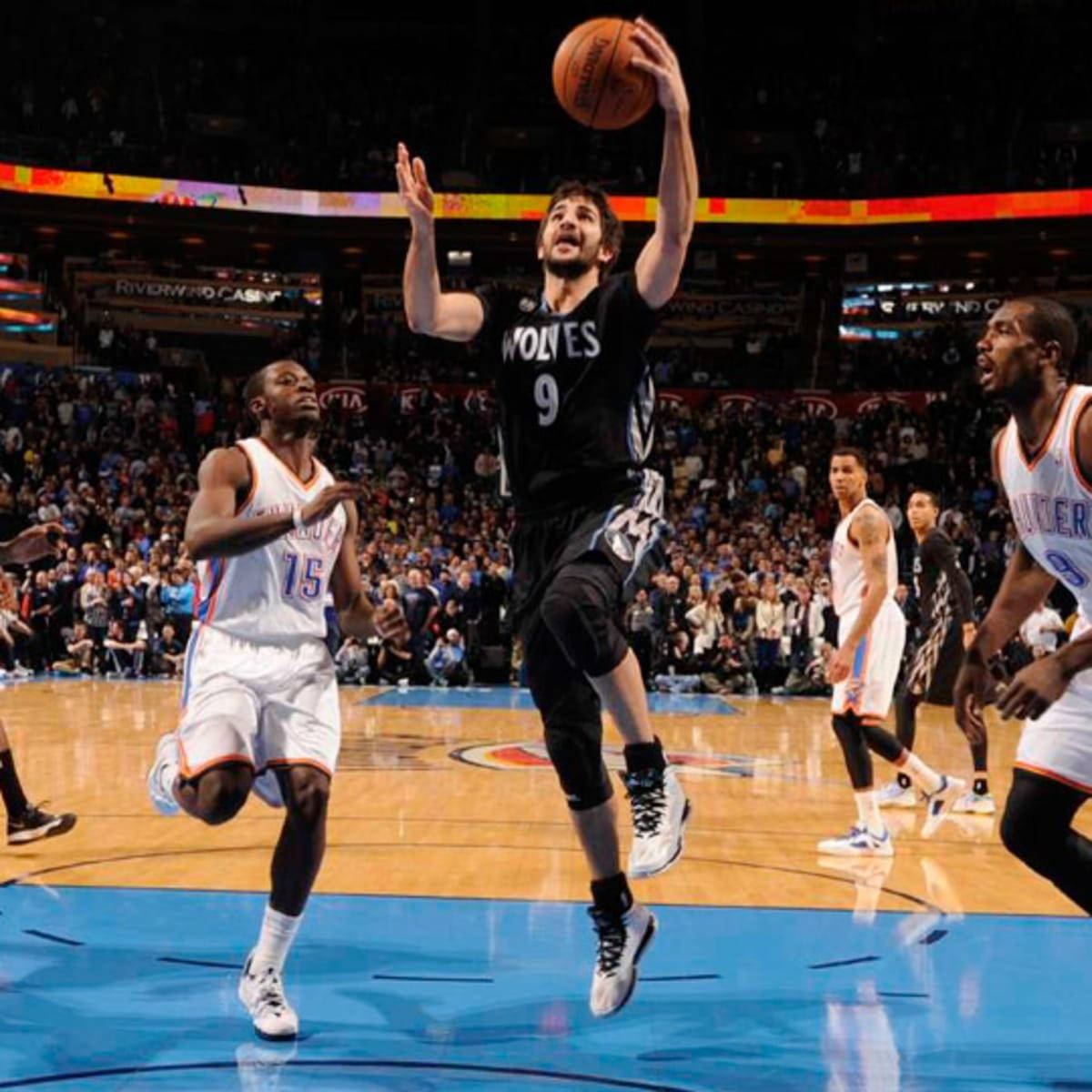 Timberwolves Ricky Rubio Layup Wallpaper