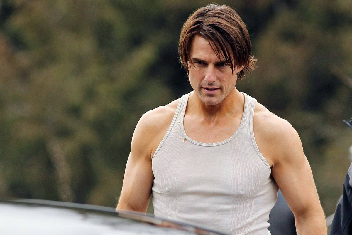 Tom Cruise In Tank Top Wallpaper