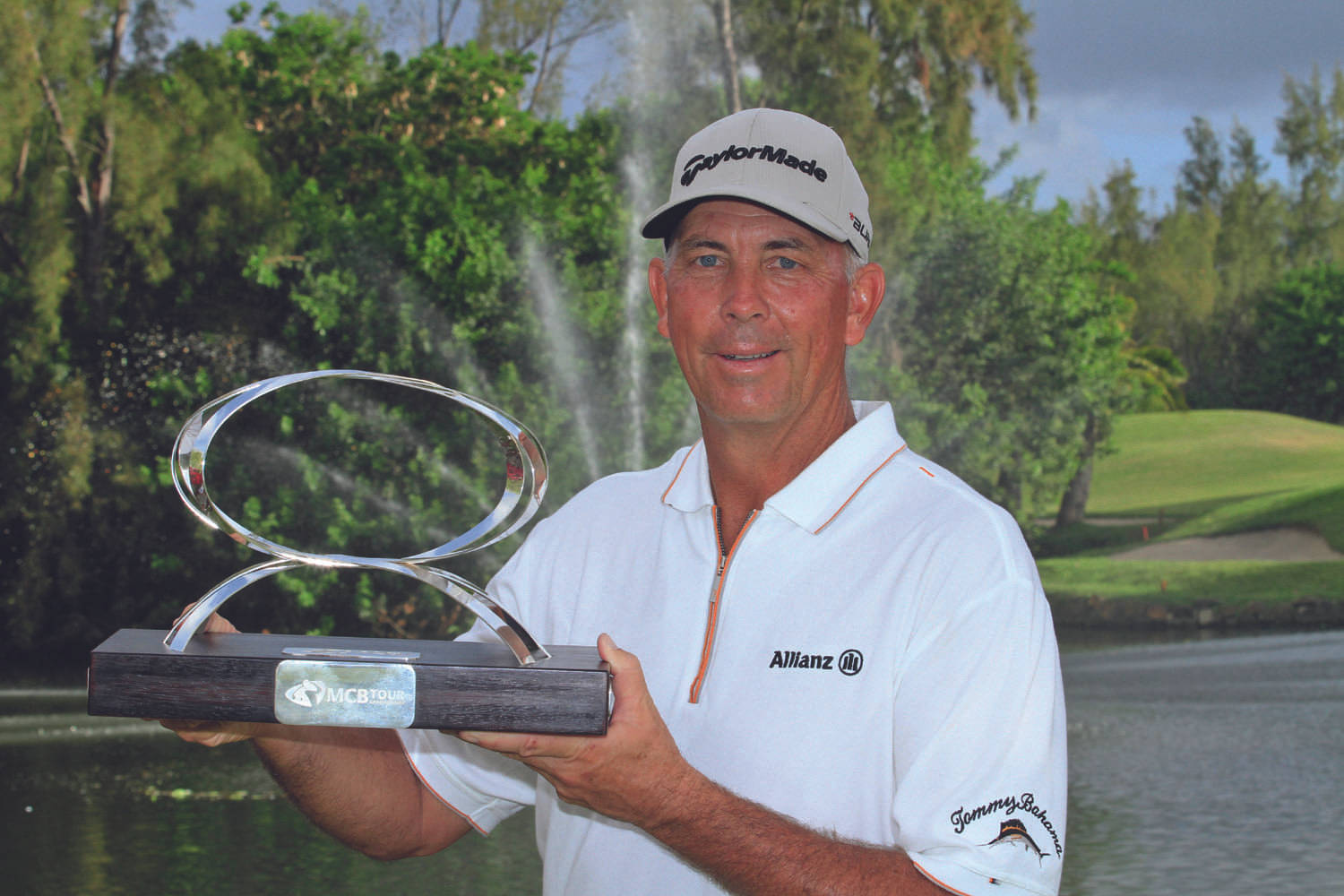 Tom Lehman Carrying A Spherical Trophy Wallpaper