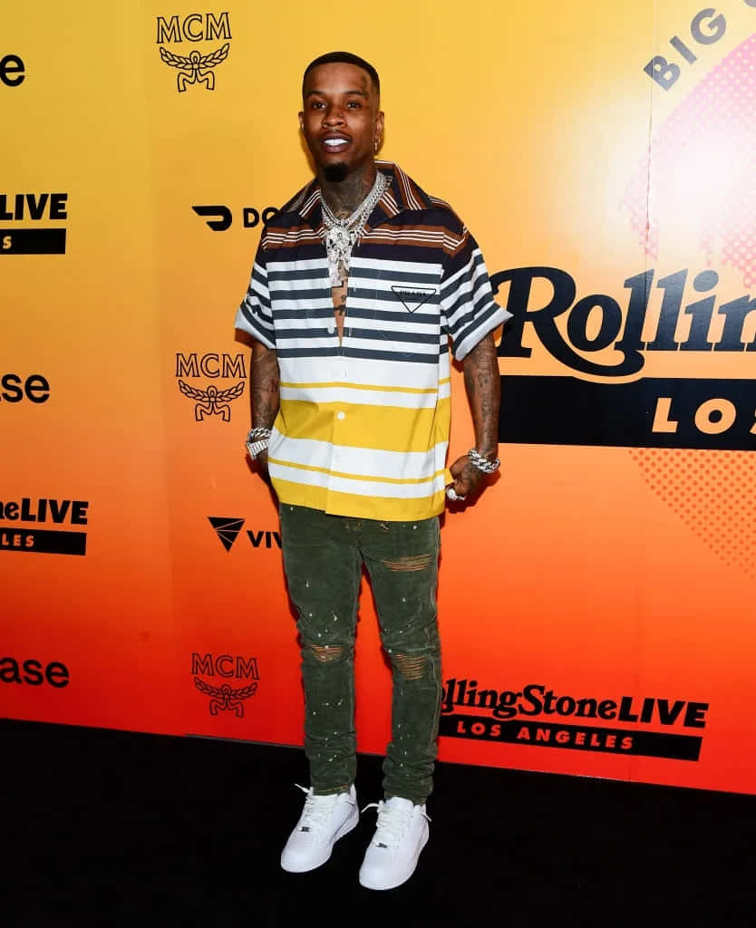 Tory Lanez Striped Shirt Event Wallpaper