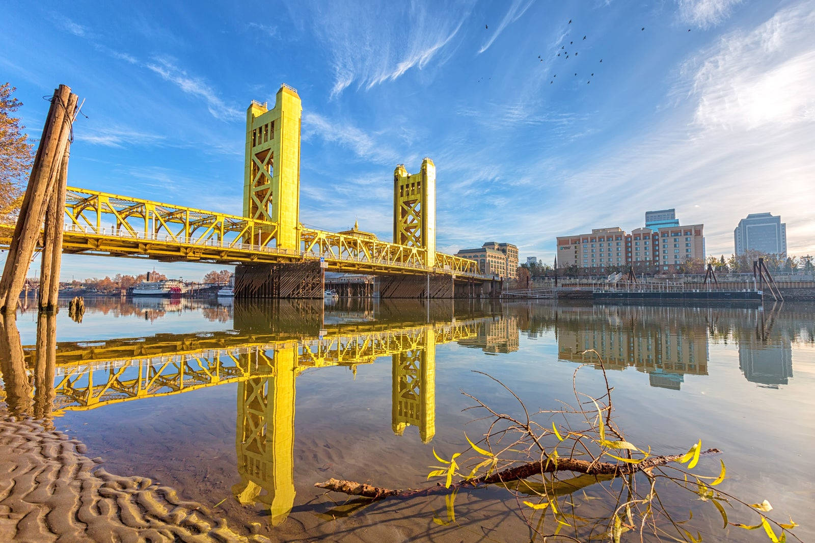 Tower Bridge And Sacramento River Wallpaper