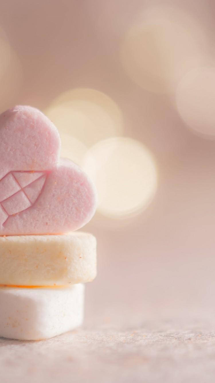 Tricolored 3d Marshmallow Hearts Wallpaper