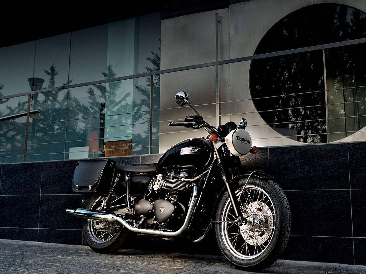 Triumph Bonneville T100 Full Gear Wallpaper