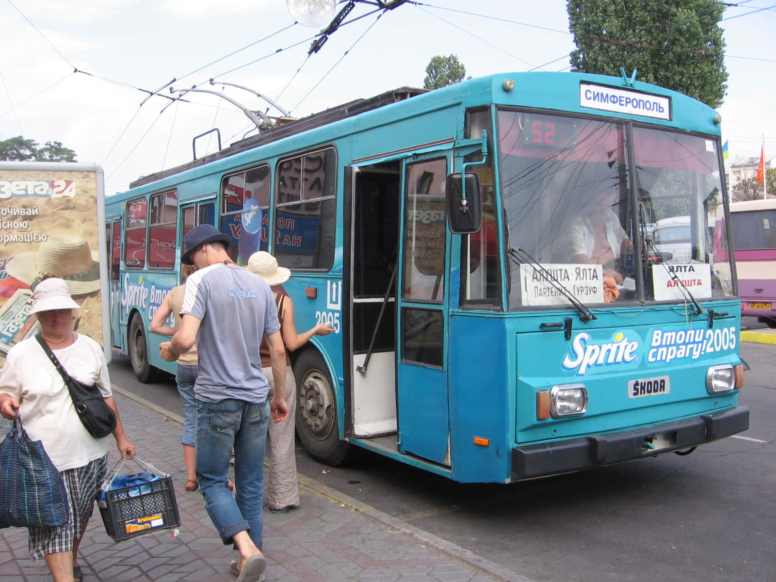Trolley Bus In Yalta Wallpaper