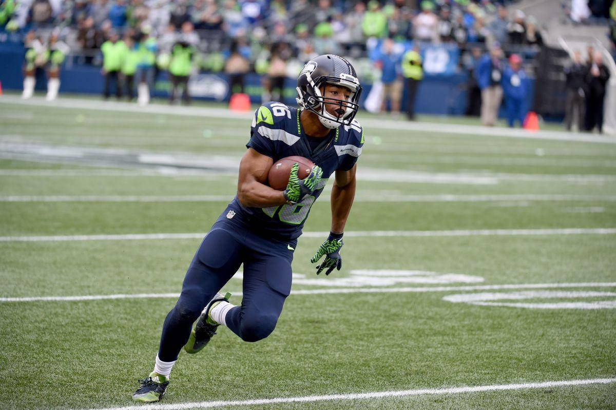 Tyler Lockett Football Player Seattle Seahawks Action Wallpaper