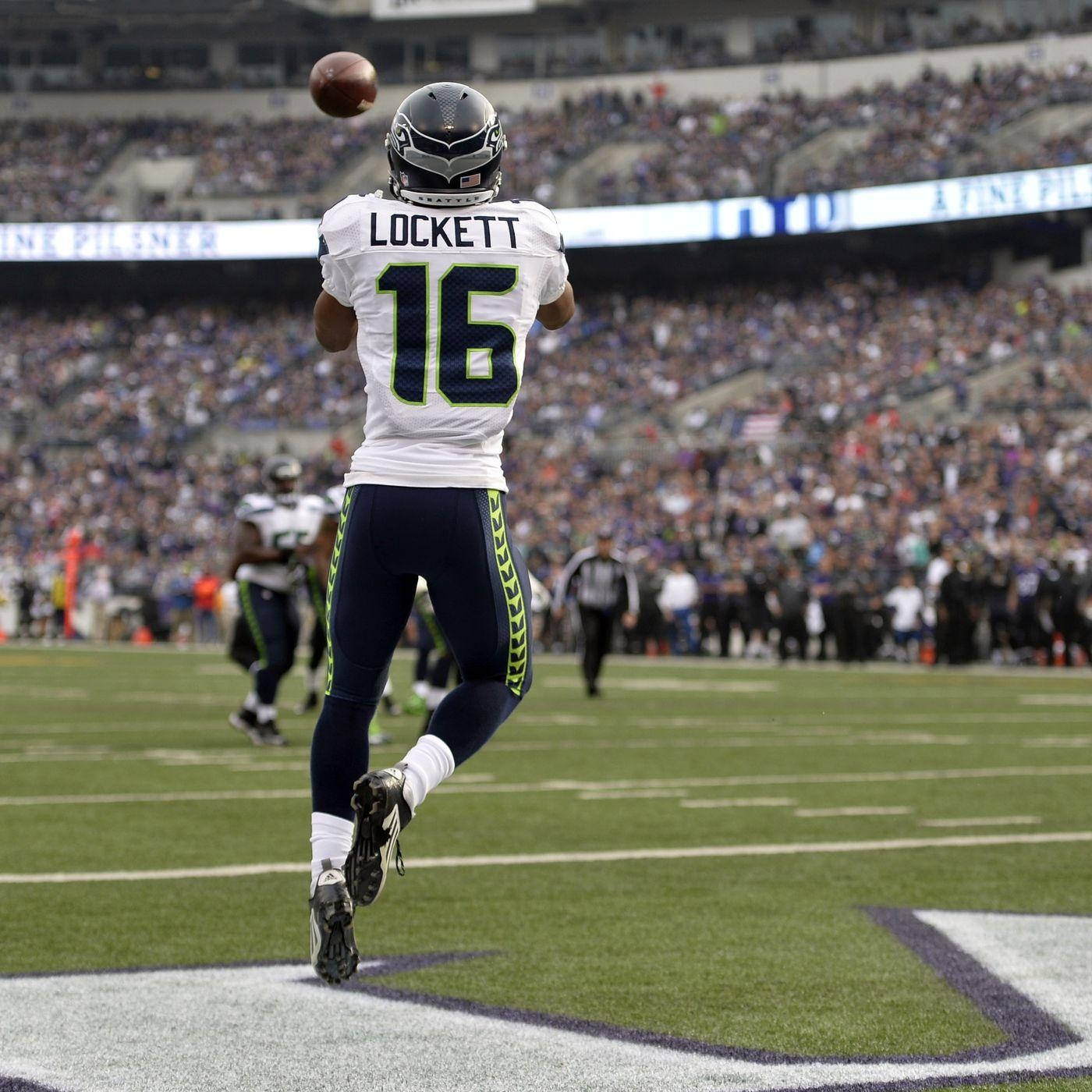 Tyler Lockett Seattle Seahawks Football Play Wallpaper