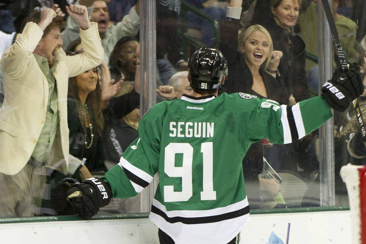 Tyler Seguin Dallas Stars Celebrate Fans Cheer Wallpaper