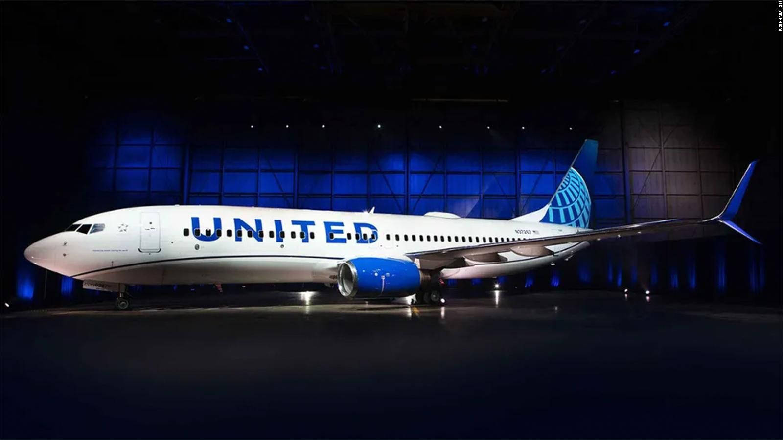 United Airline White Plane Wallpaper