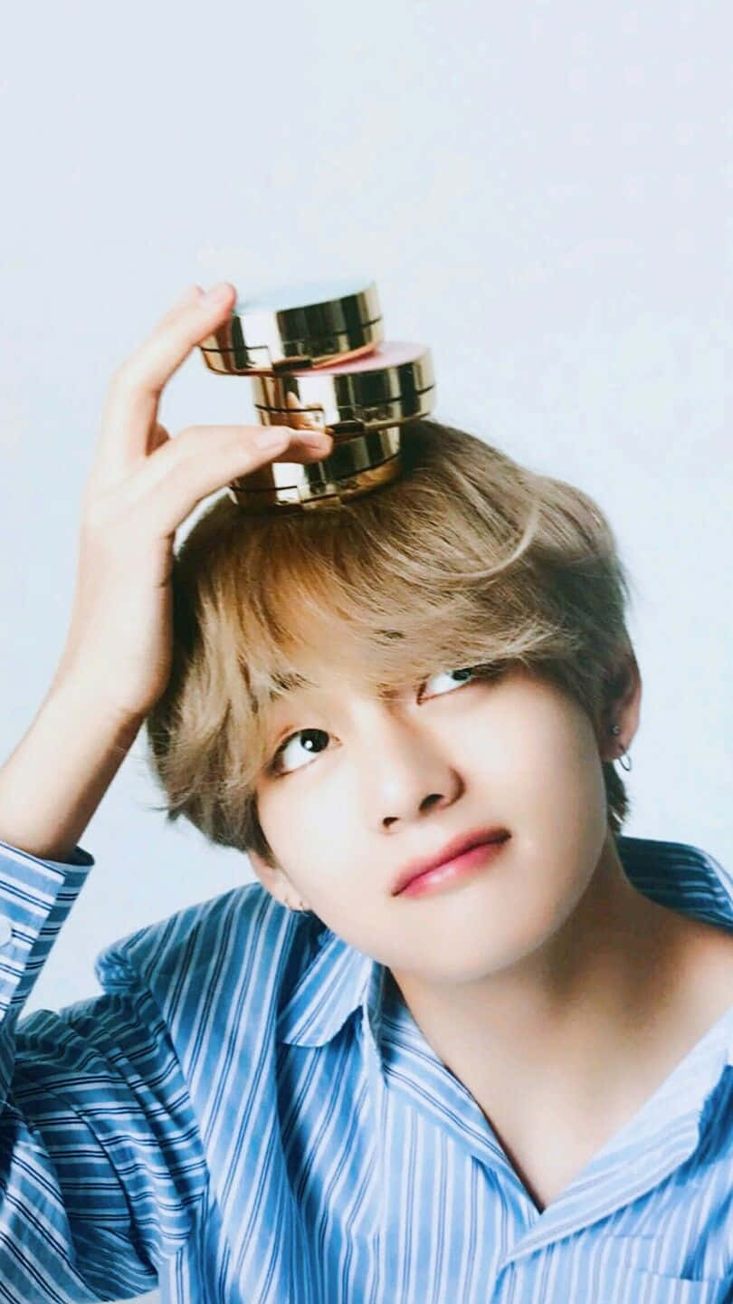 V Bts Phone Smiling Wallpaper