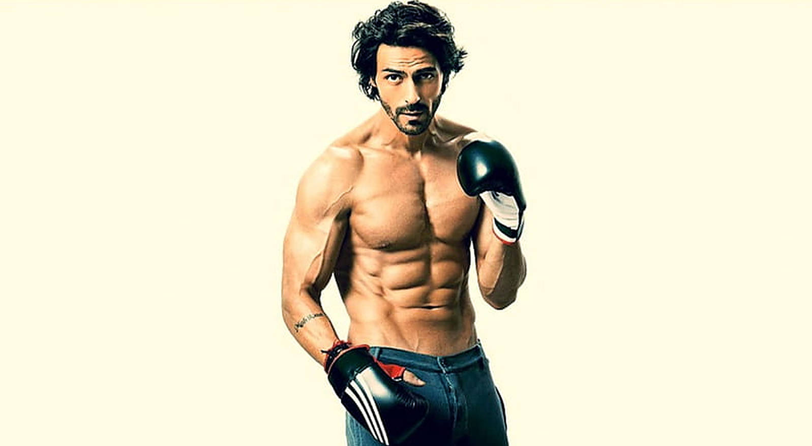 Vidyut Jamwal Boxing Gloves Wallpaper