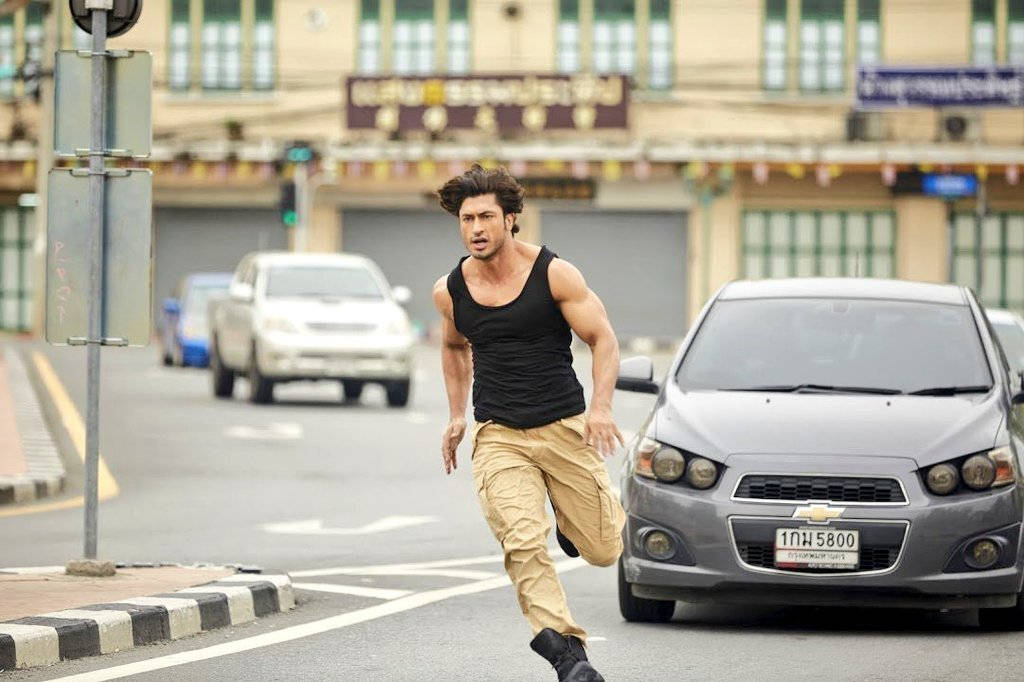 Vidyut Jamwal Running Scene Wallpaper