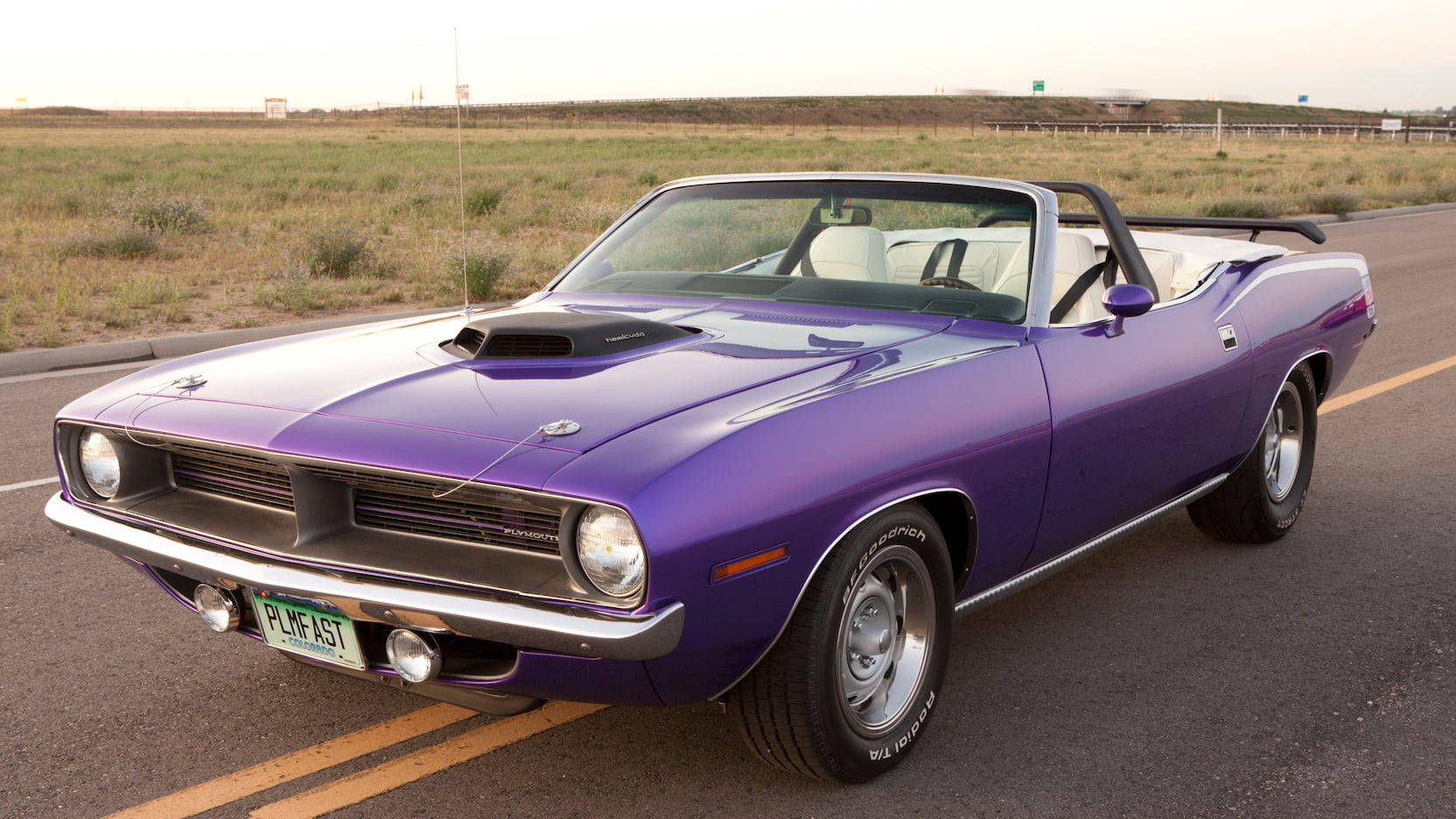 Violet 1970 Plymouth Barracuda Convertible Wallpaper