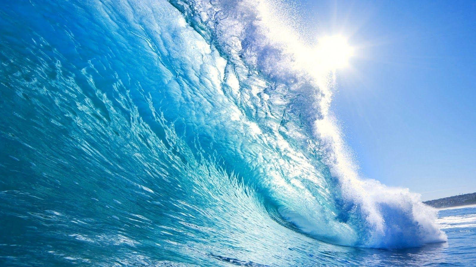 Wall Of Crashing Wave Wallpaper