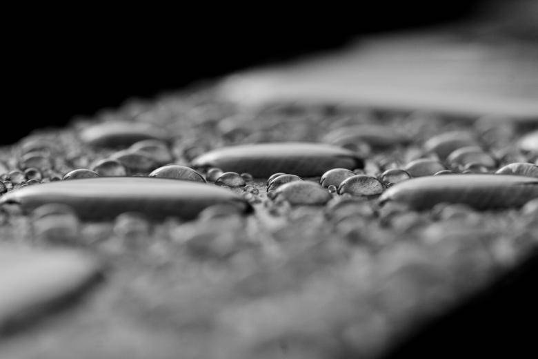 Water Droplets On Wood Wallpaper