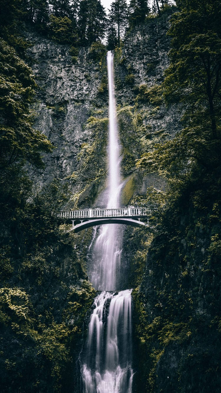 Waterfall Iphone Se 2020 Wallpaper