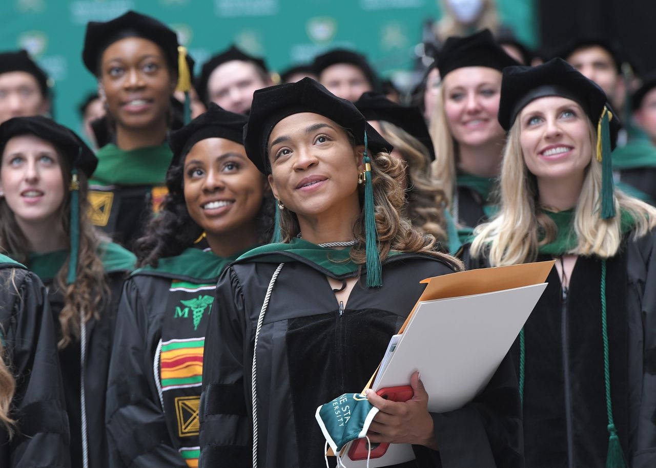 Wayne State University Graduates Looking Up Wallpaper