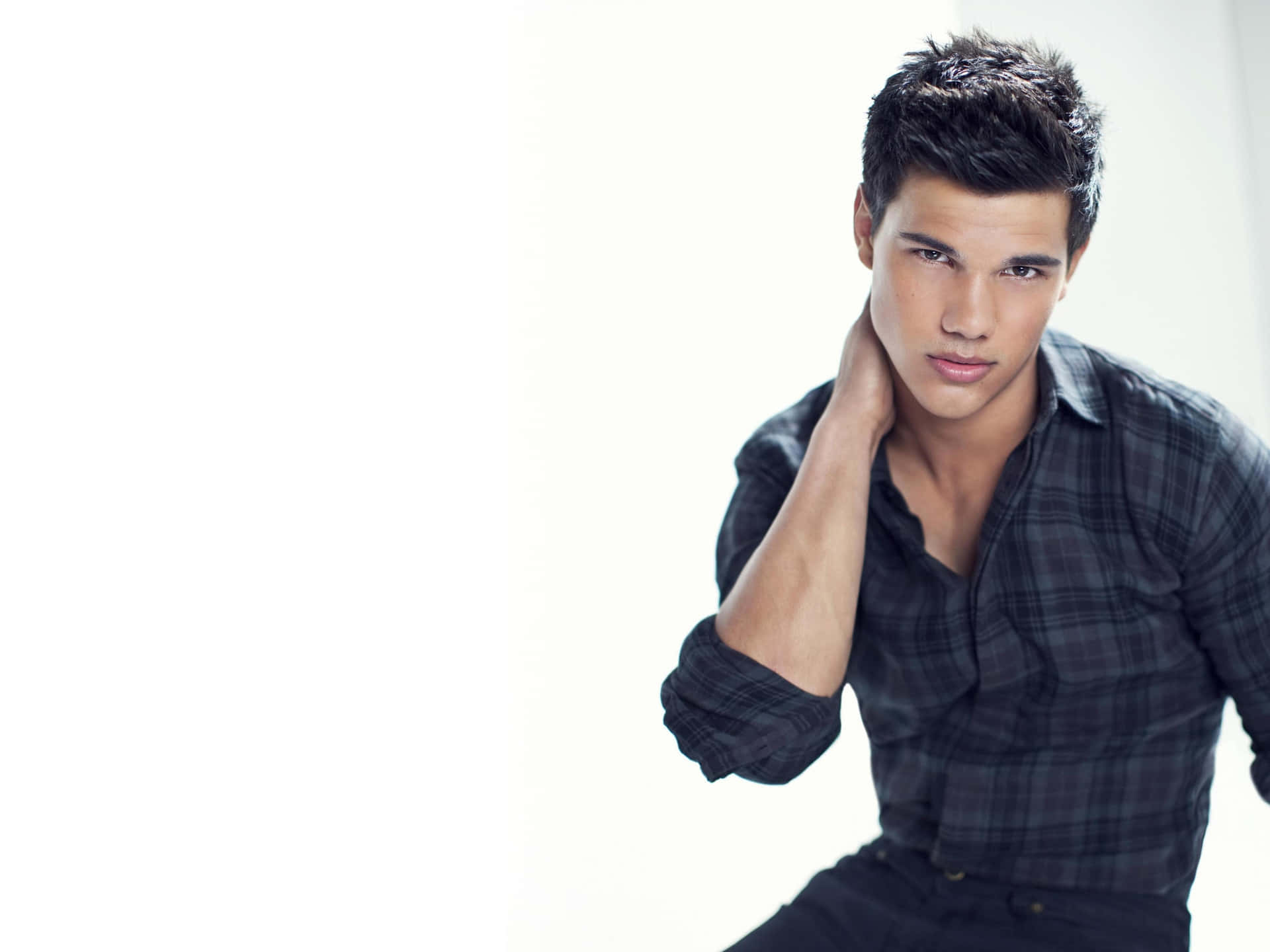 White Man Taylor Lautner Actor Wallpaper