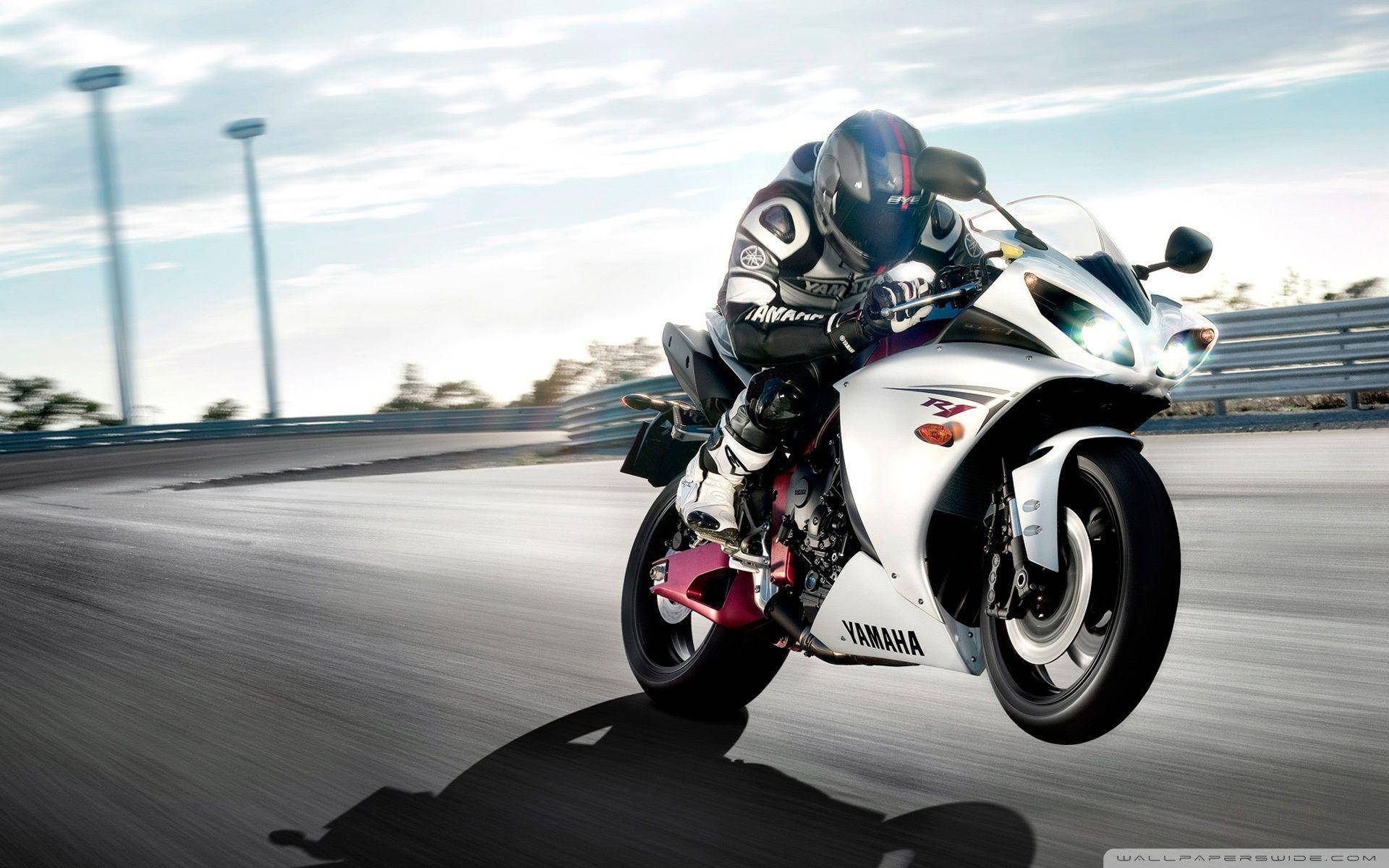 White Yamaha Yzf-r6 Bikes Wallpaper