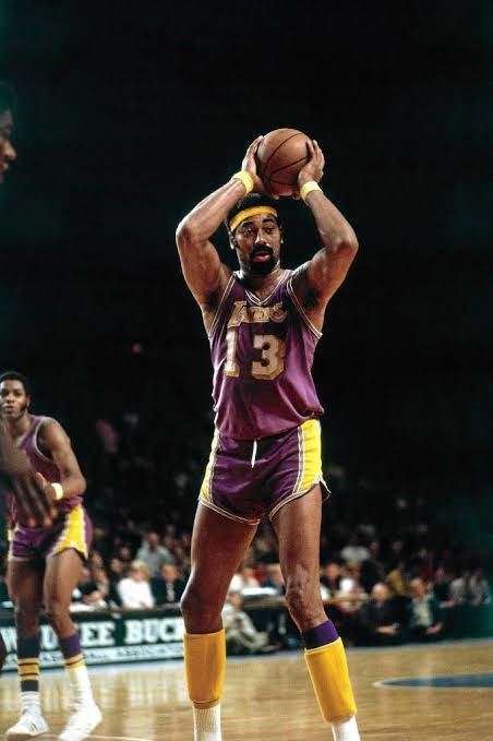 Wilt Chamberlain Passing Wallpaper