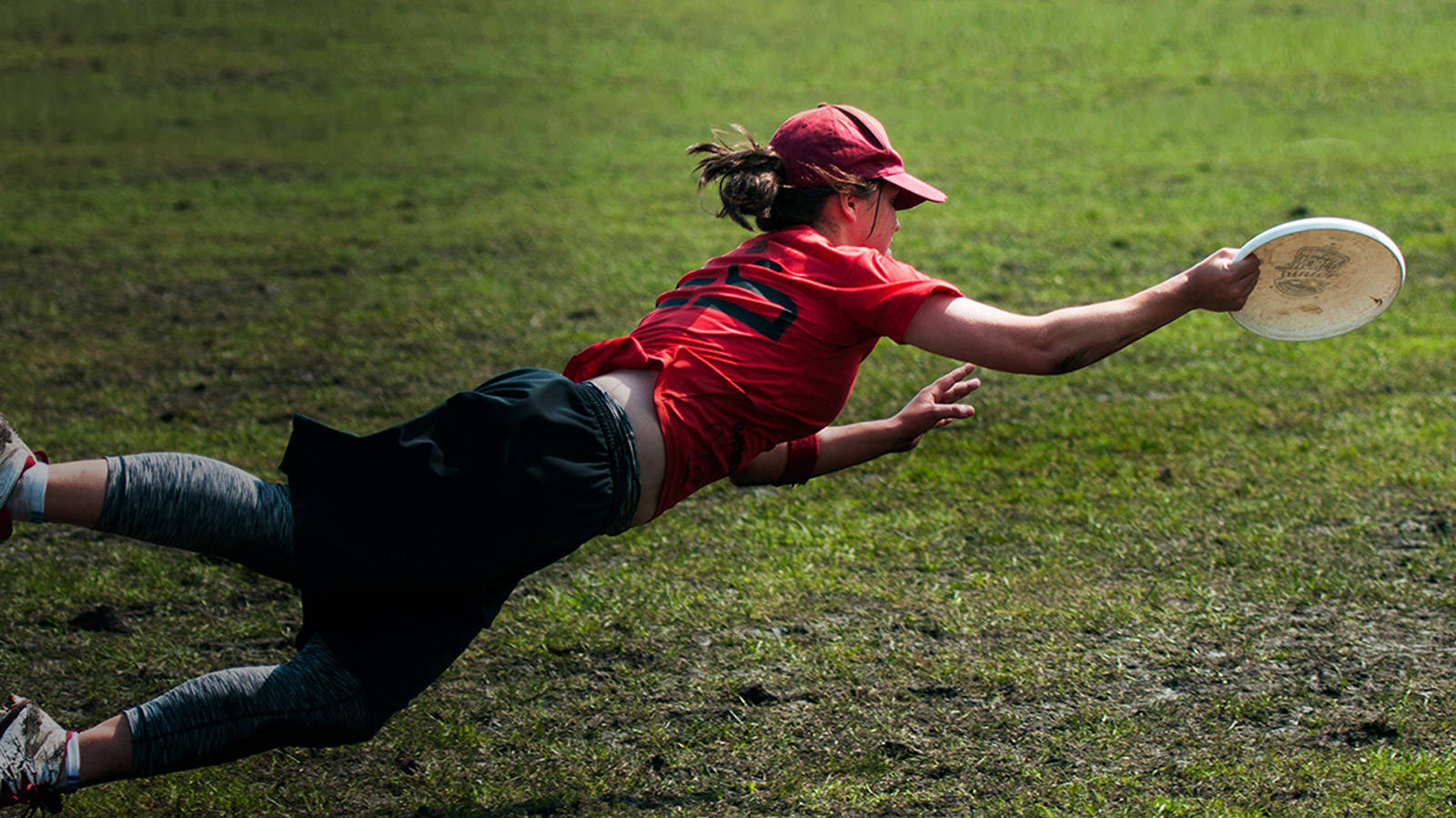 Woman Ultimate Frisbee Player Wallpaper