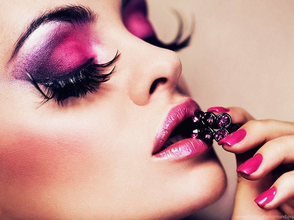 Woman With Makeup Kissing Gem Wallpaper