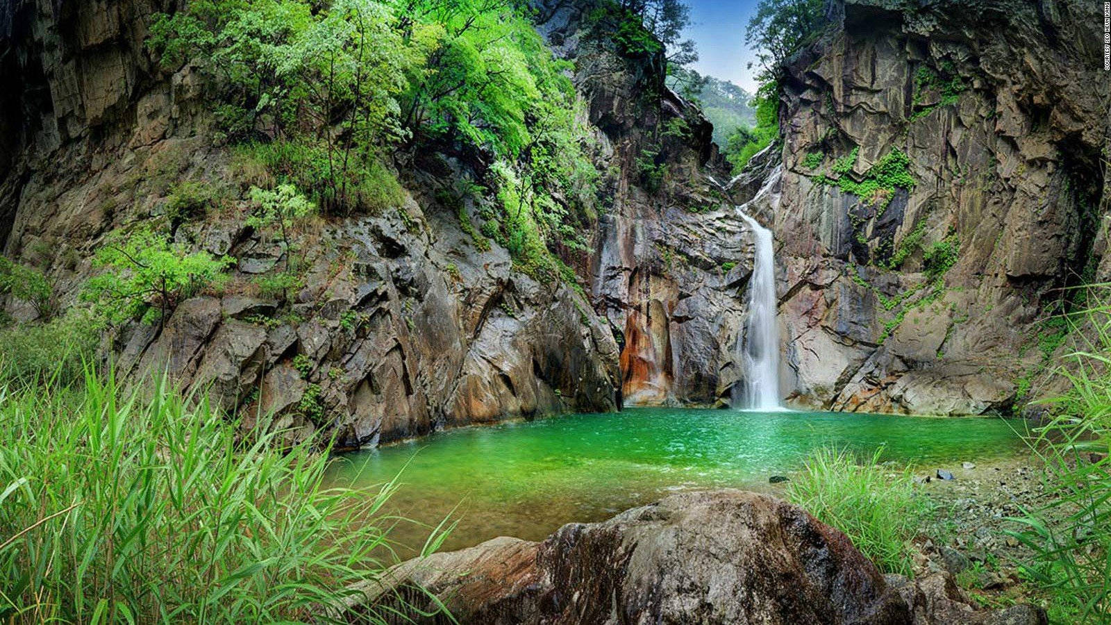 Wonderful Falls In South Korea Wallpaper