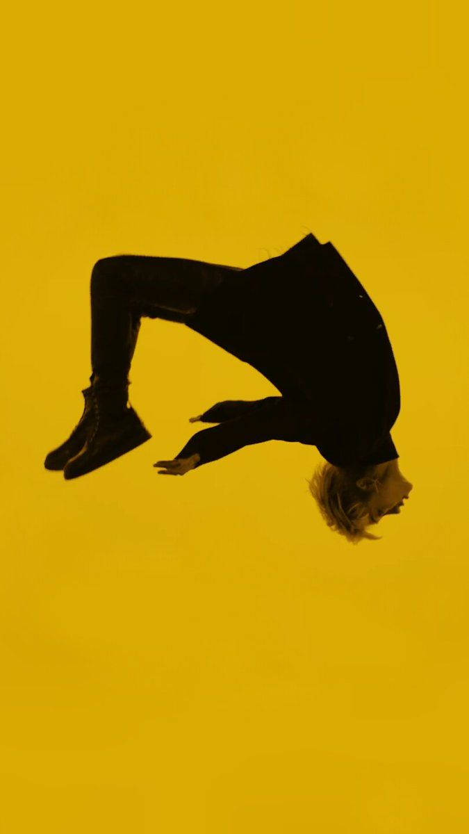 Yellow Aesthetic Backflip Wallpaper