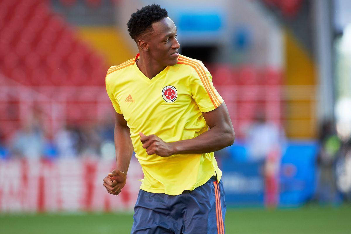 Yerry Mina Looking Over His Shoulder Wallpaper