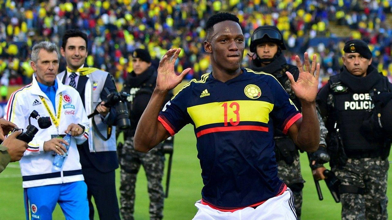 Yerry Mina Raising His Hands Wallpaper