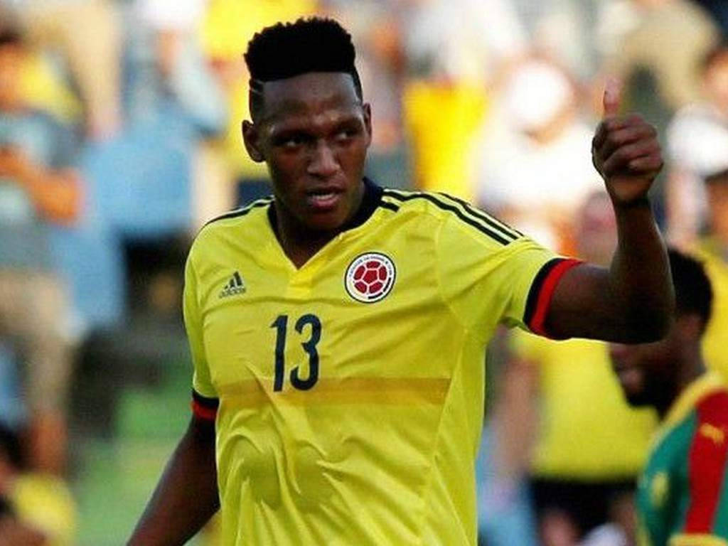 Yerry Mina Thumbs Up Wallpaper