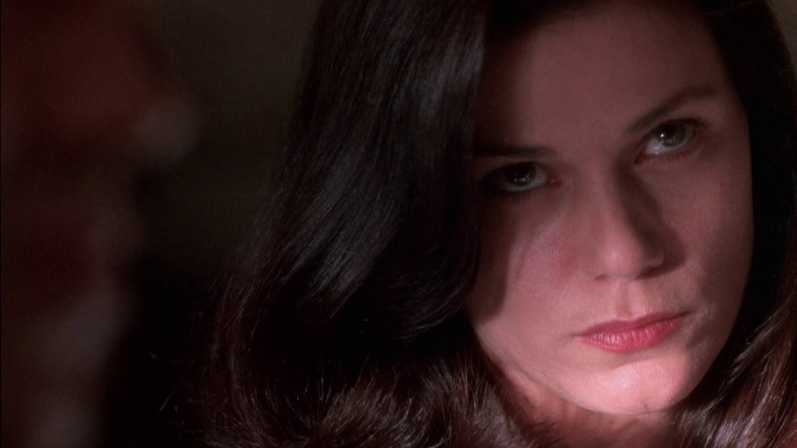 Young Linda Fiorentino Wallpaper