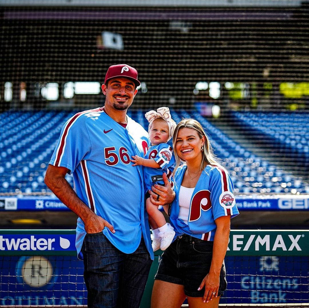 Zach Eflin Family In Phillies Jerseys Wallpaper